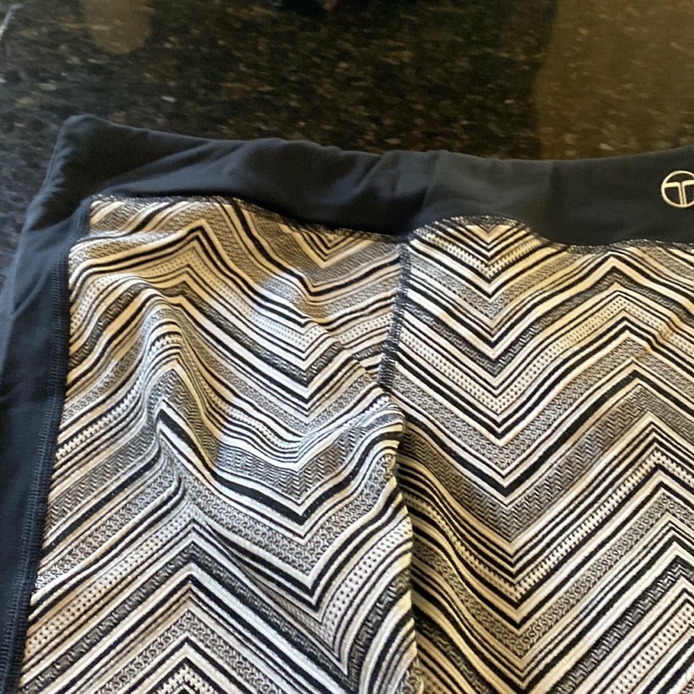 Trina Turk capri leggings size large